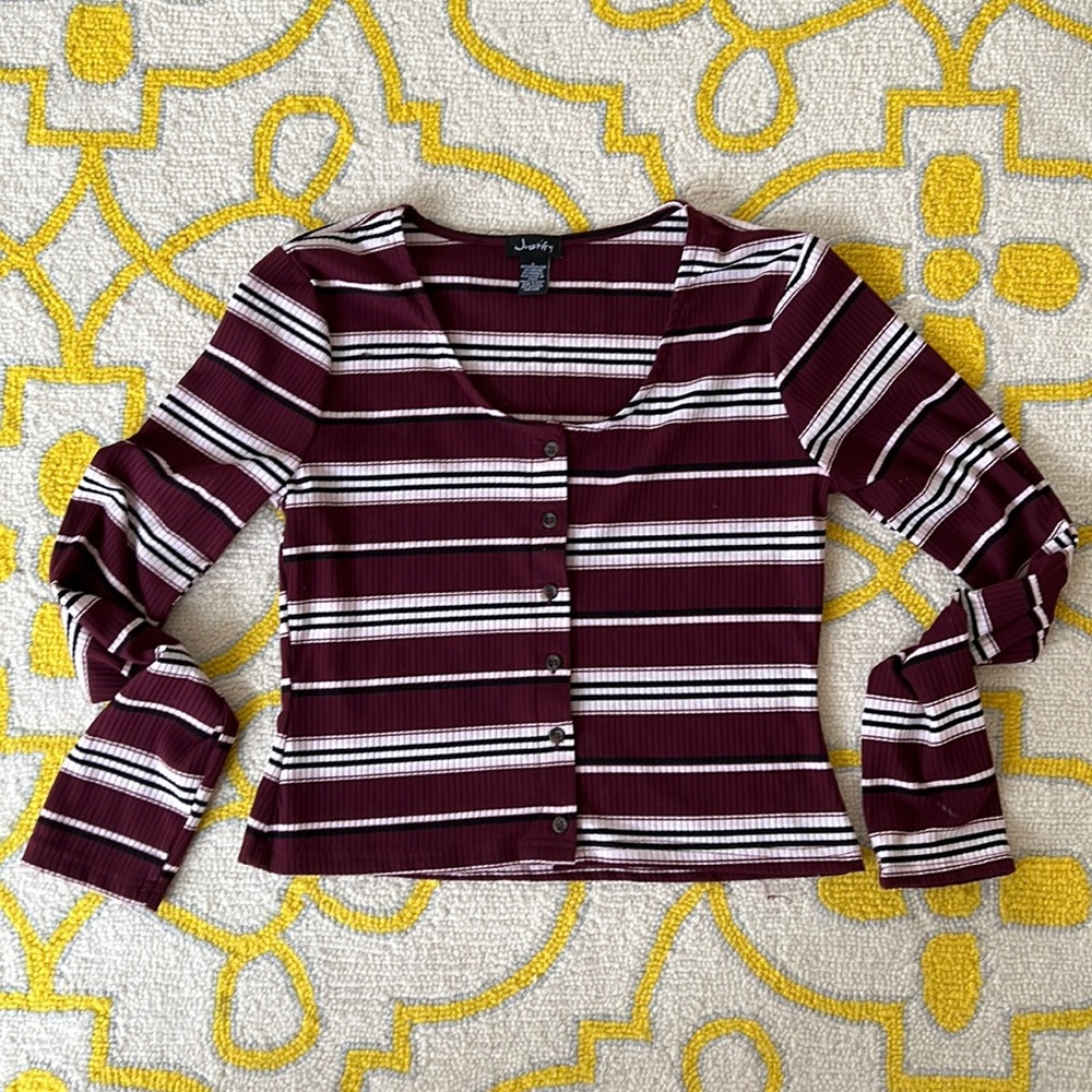 Justify LS Cropped Shirt. Sz L